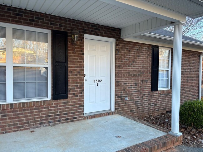 Building Photo - 373