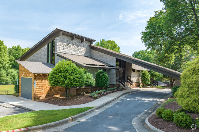 Clubhouse - Yester Oaks Apartments