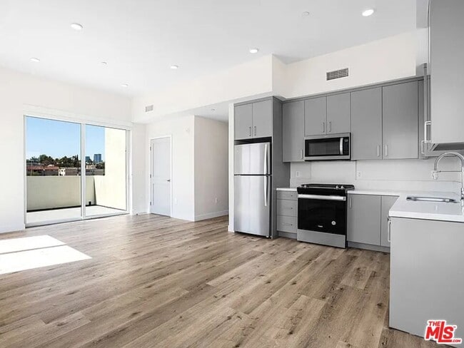 Building Photo - 3308 Mentone Ave