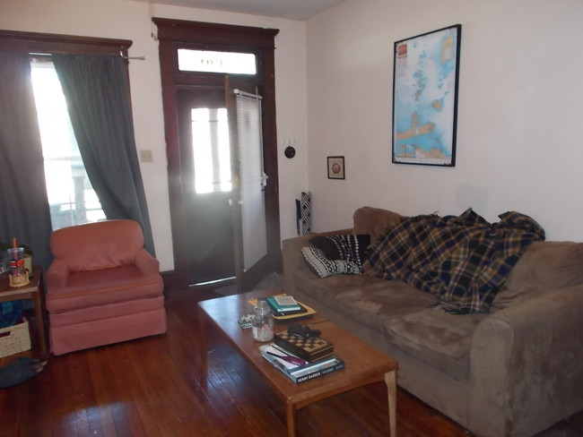 living room - 2430 Indianola Ave
