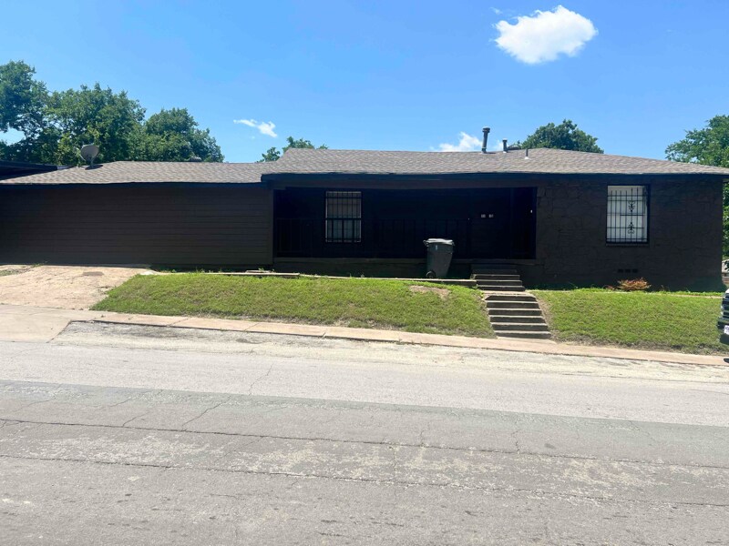 Foto principal - 2105 S Ewing Ave
