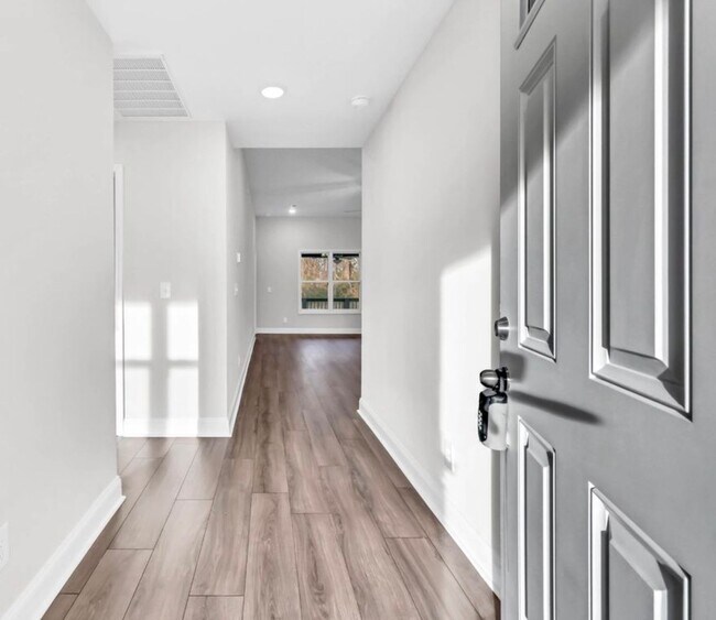 Foto del edificio - Brand New & Ready For You!