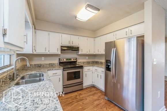 Building Photo - GET 1ST FULL MONTH FREE! - 2701 Lakewood L...