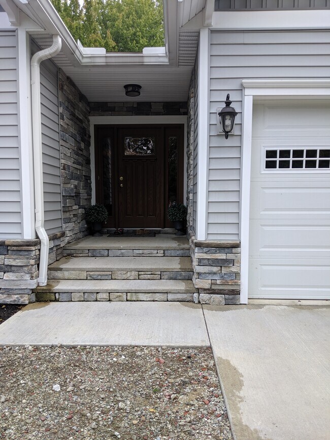 Building Photo - 2209 Edinboro Rd