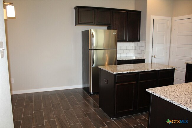 Building Photo - 502 Creekside Frst