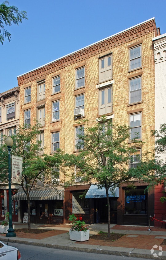 Building Photo - The Hudson