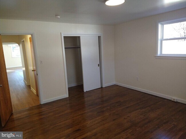 Foto del edificio - 6491 Carlisle Rd