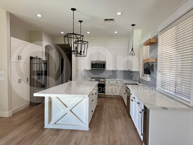 Building Photo - 4214 S Snowcap Dr