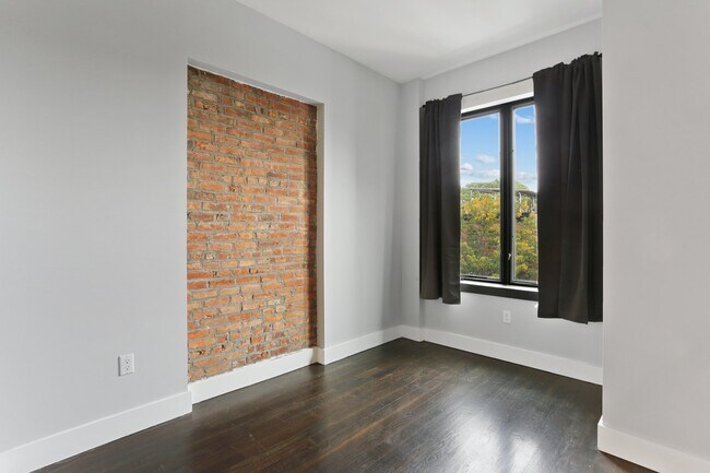 Foto del edificio - ROOM ONLY in 4-bed/2.0-bath Home