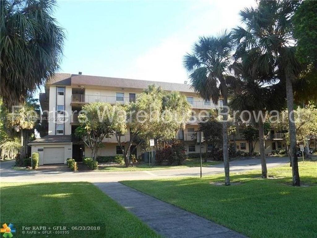 3301 NW 47th Terrace Unit 116, Lauderdale Lakes, FL 33319 Room for