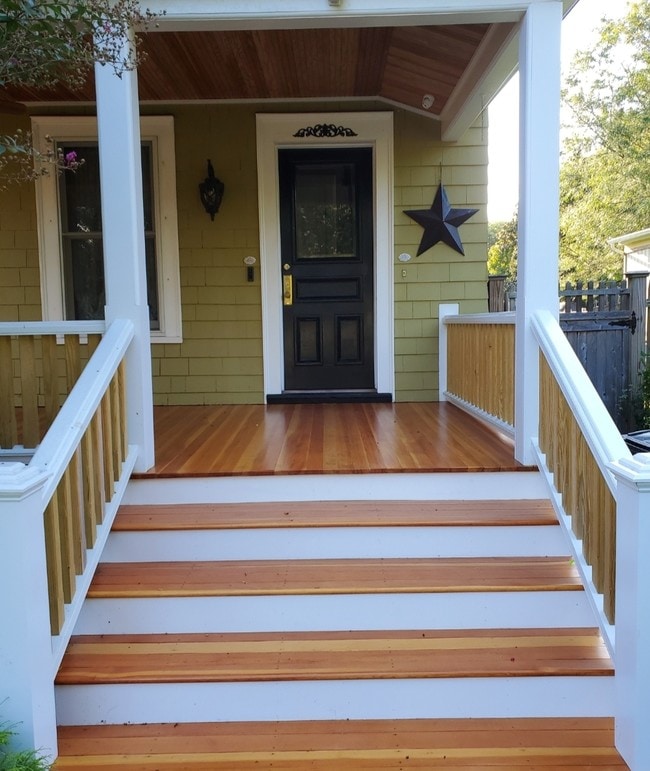 Entrance way (front door) - 78 S Carll Ave