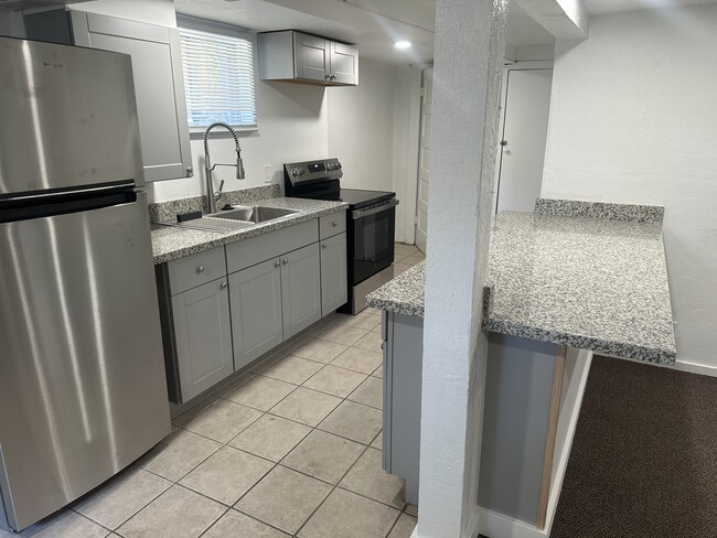 Foto del edificio - 595 E 3rd St