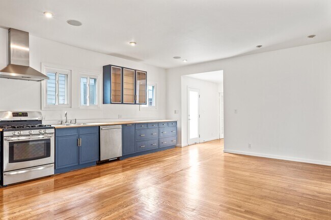 Foto del edificio - 319 E 17th St