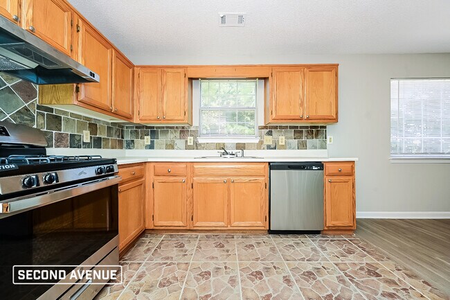 Foto del edificio - 7105 Oakwood Cir