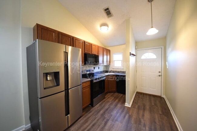 Foto del edificio - 1239 Basswood Ct