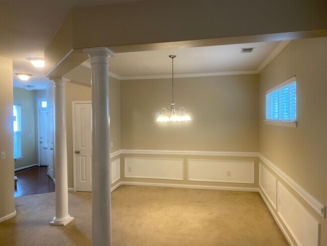 Foto del edificio - In the Heart of The Hill