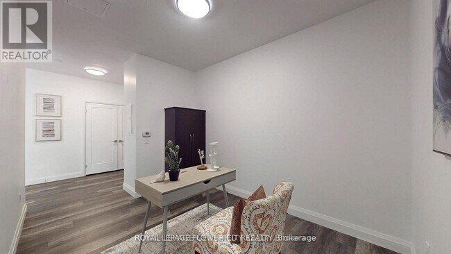 Building Photo - 332 Gosling Gardens