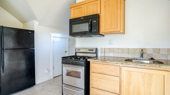Foto del edificio - Studio Downtown Petaluma w/1 Car Garage an...