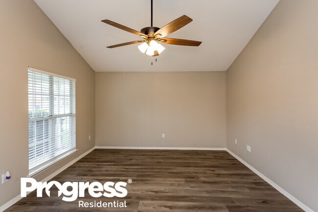 Building Photo - 3413 Laurelwood Dr