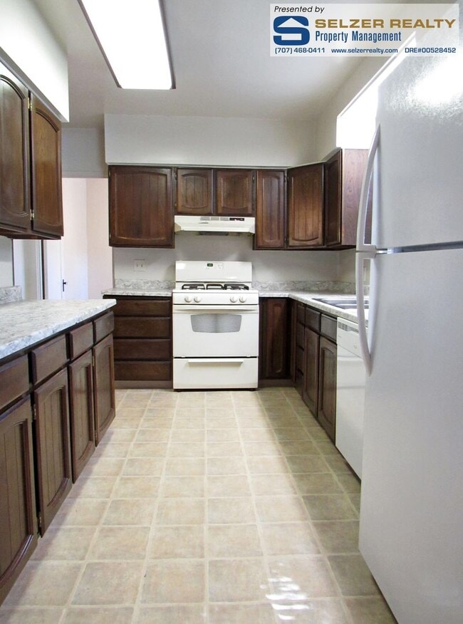 Building Photo - Cozy 2 bd. westside bungalow w/ vintage ch...