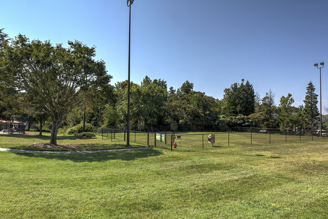 Building Photo - Fox Hollow Apartment Homes