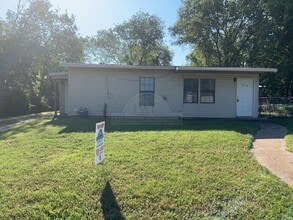 Building Photo - 916 Evergreen Dr