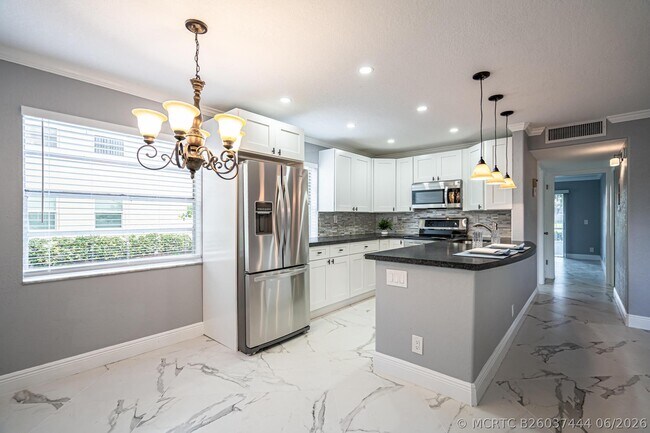 Building Photo - 244 Normandy Ln