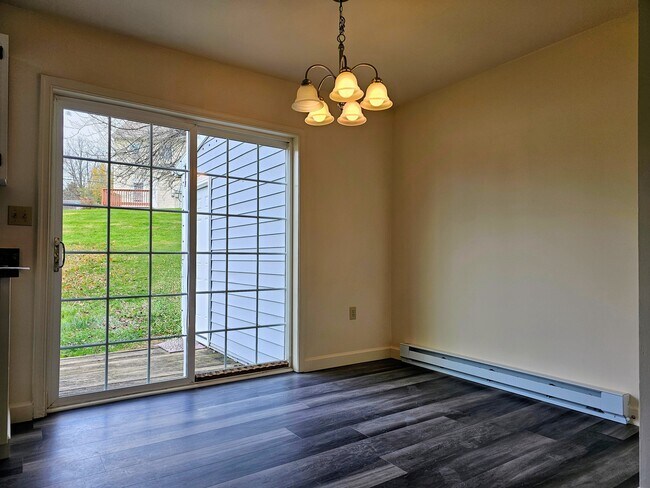 Foto del edificio - 396 Cardinal Rd