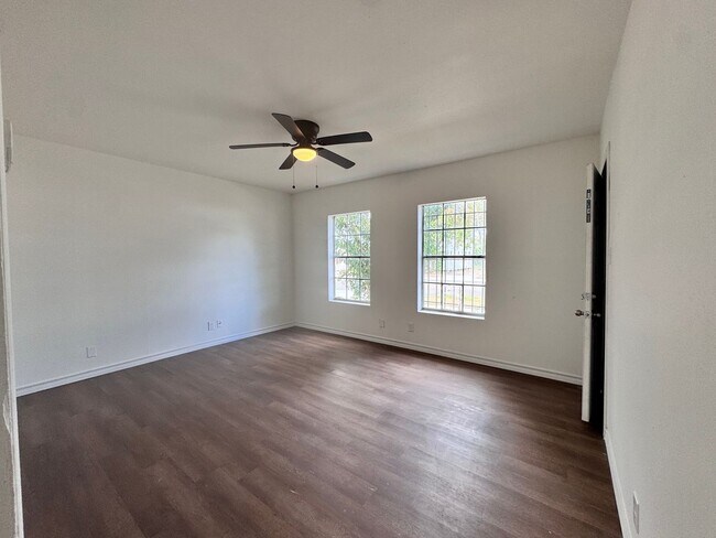 Foto del edificio - ONE BEDROOM APT WITH WATER PAID