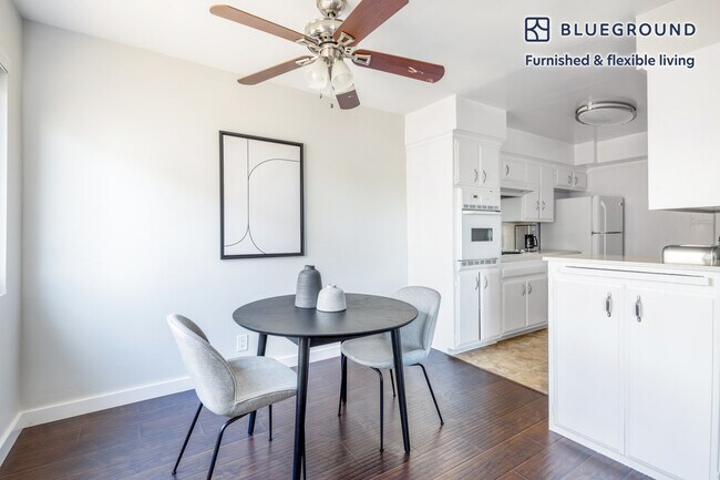 Building Photo - 330 N Crescent Dr