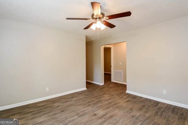 Building Photo - 10 Summit St