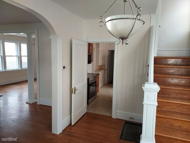 Foto del edificio - 4 br, 1 bath Duplex - 1111 Salem Avenue A