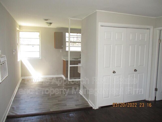 Building Photo - 820 Salem St