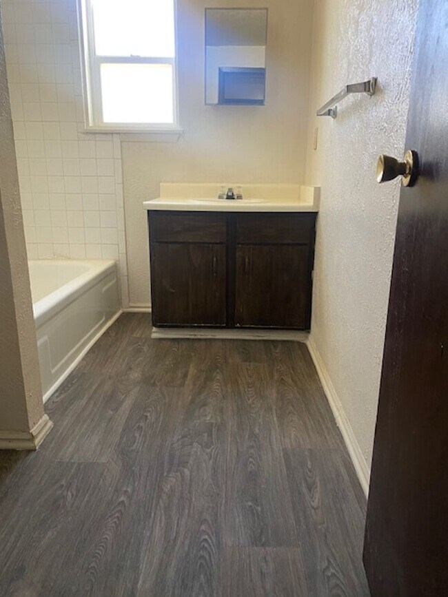 Foto del edificio - Available Now!!!