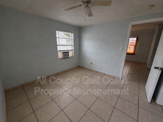 Building Photo - 2416 10th St W