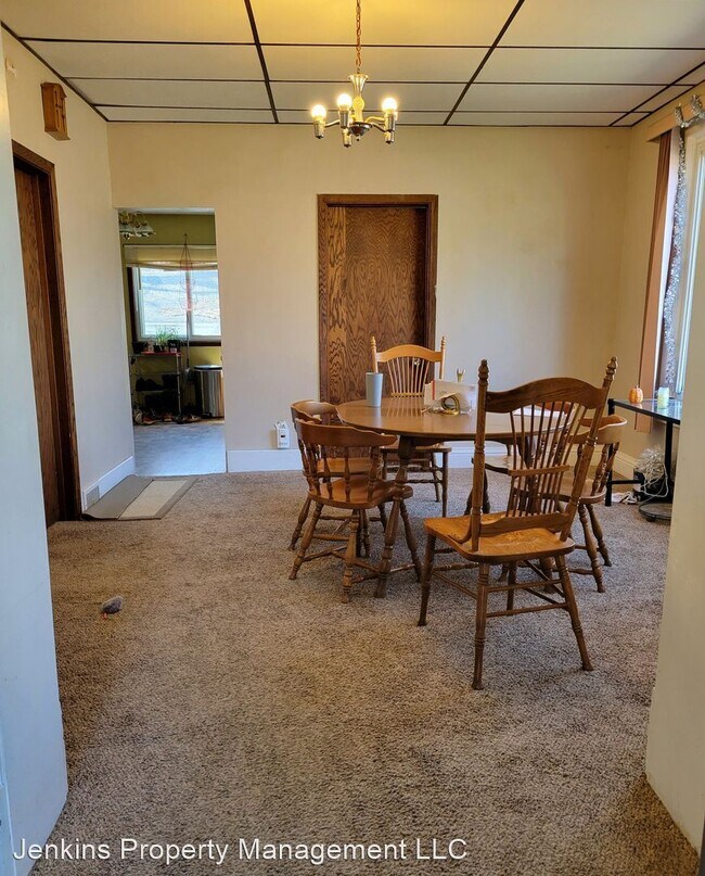 Foto del edificio - 2 br, 1 bath House - 512 E Maple St