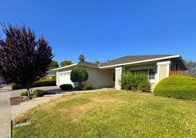 Building Photo - Charming 3-Bed, 2-Bath Home in Sought-Afte...