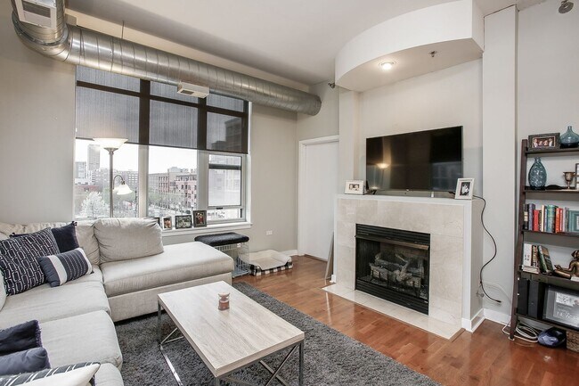 Fireplace in Living Room - 901 W Madison St