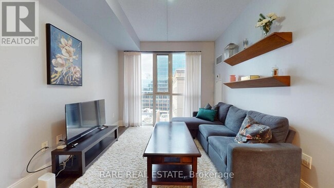 Photo du bâtiment - 560 Front St W