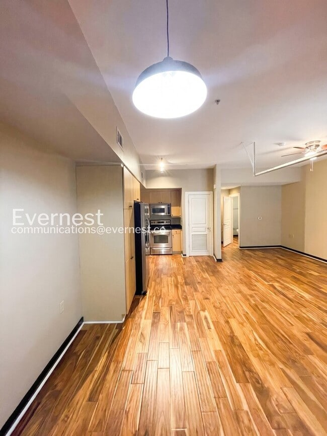 Building Photo - 807 18th Ave S