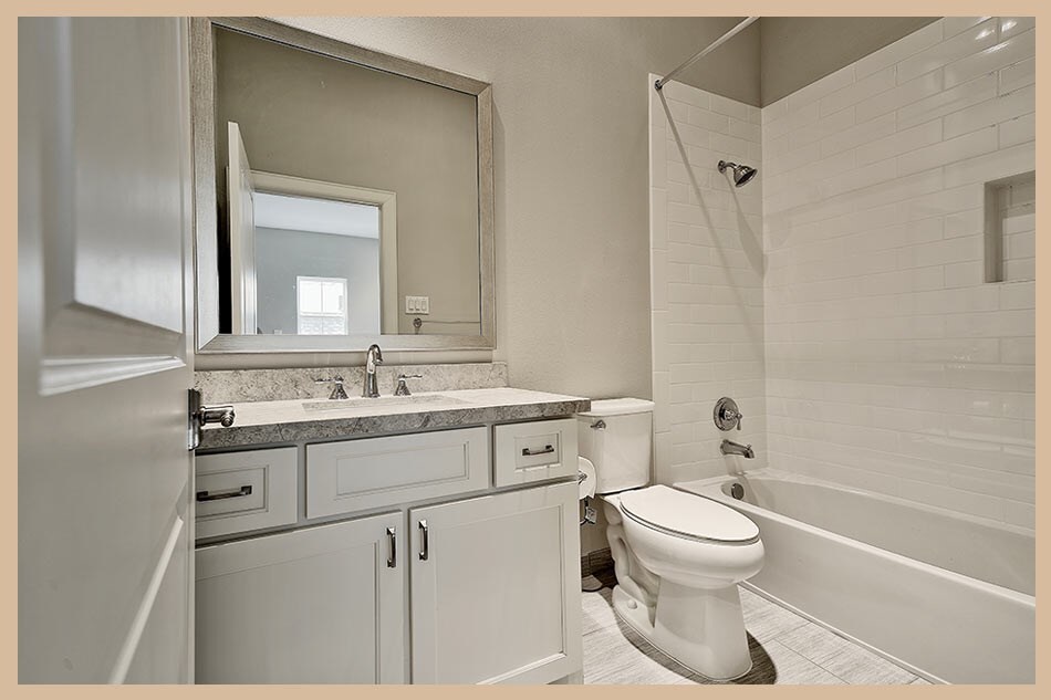 Building Photo - 215 Willow St