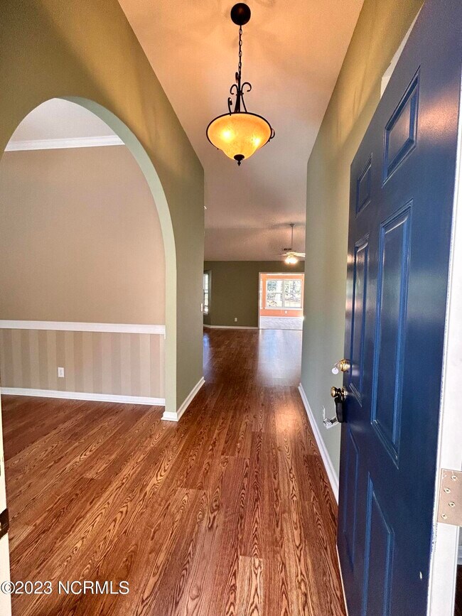 Building Photo - 840 Sandpiper Bay Dr SW