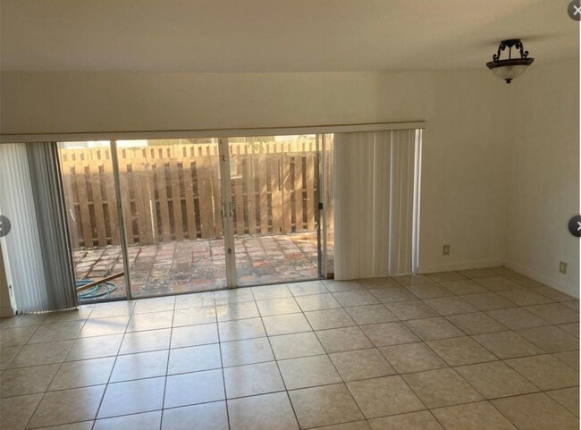 Foto del edificio - 8233 NW 8th Ct