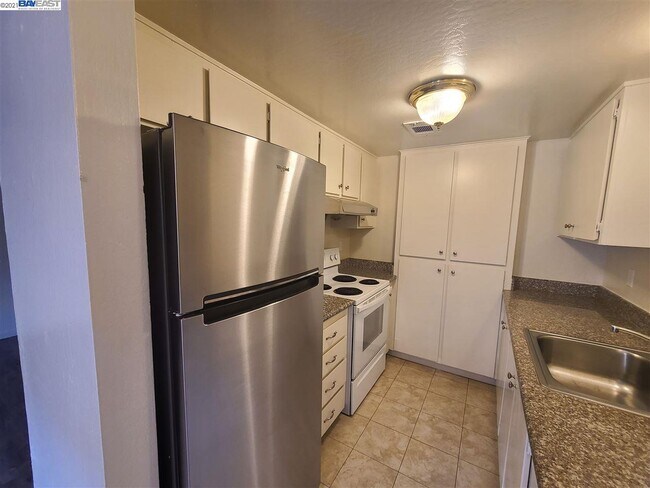 Building Photo - 4407 Fairlands Dr