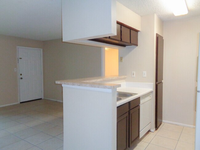 Building Photo - 8648 Mallard Reserve Dr