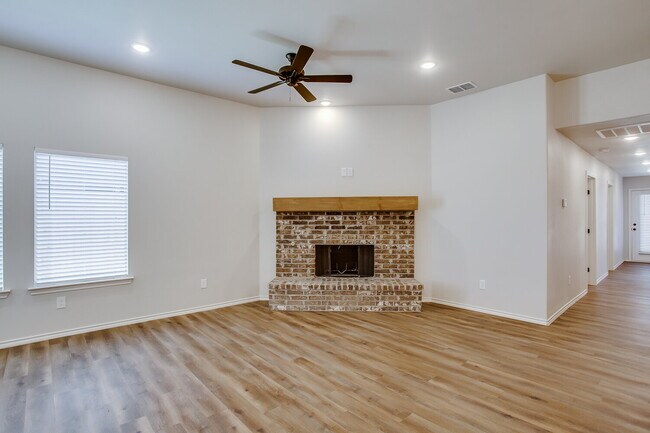 Foto del edificio - Wonderful Townhomes in Cooper District!!