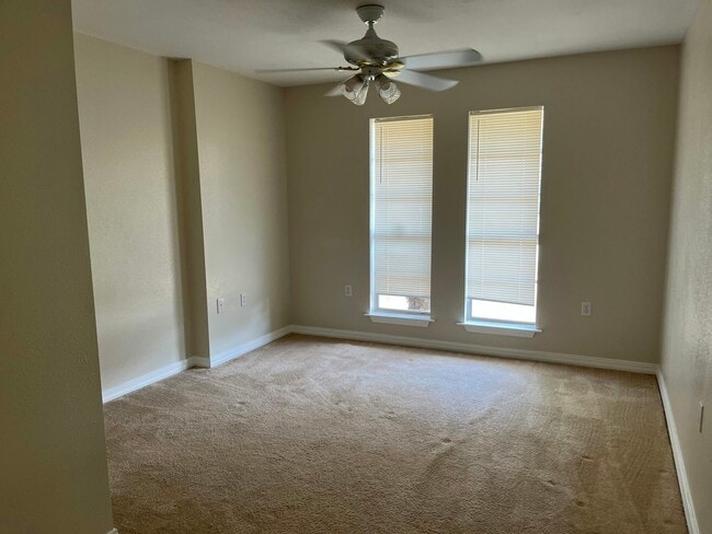 Building Photo - 315 Woodcrest Dr