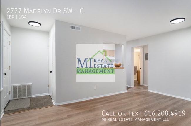 Building Photo - 2727 Madelyn Dr SW