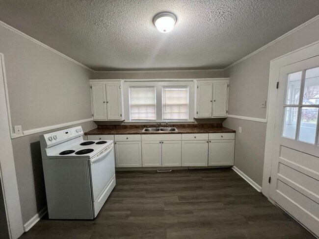 Foto del edificio - Three bedroom, 1 bath house in Burlington