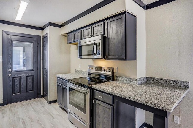 Foto del edificio - 7622 Lavender St